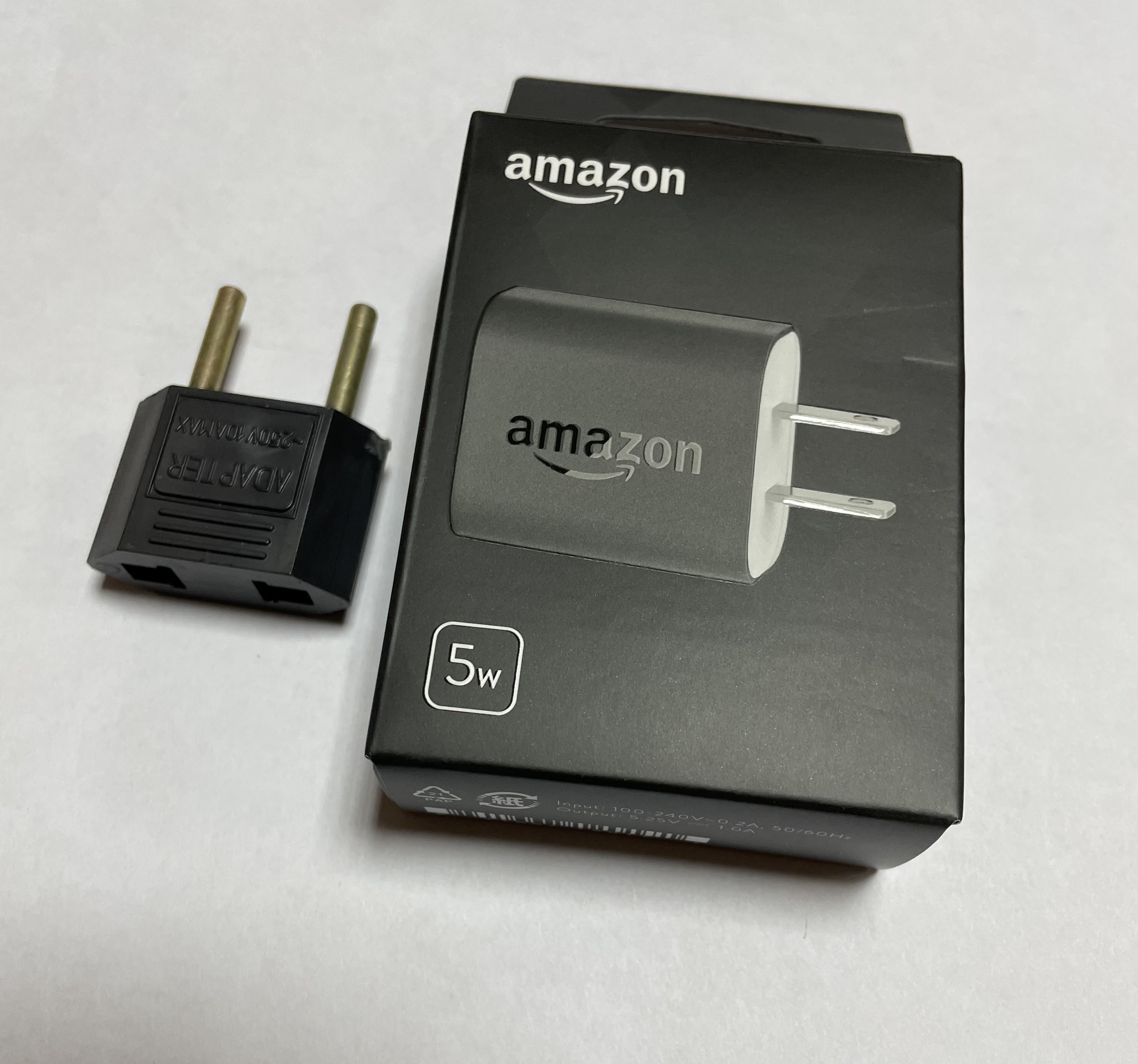 Amazon USB Оригинальный сетевой адаптер 5W (плоская вилка), черный  +переходник